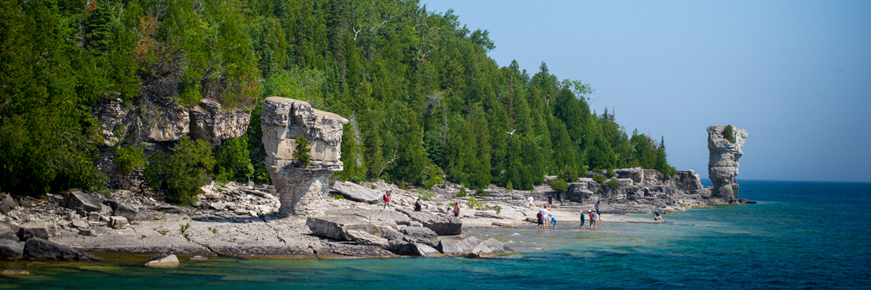 View along the shoreline of the Flowerpot Island sea stacks.