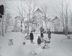 Winter scene in front of the manor house, circa 1886