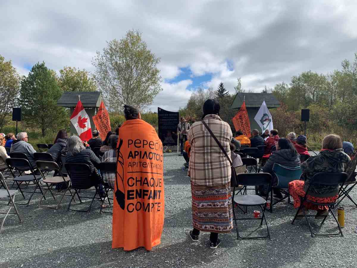 Attendees at Historic Sites and Monuments Board of Canada plaque unveiling ceremony for Amos Indian Residential School in Saint-Marc-de-Figuery, Quebec