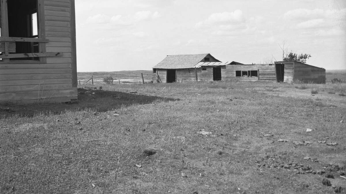 Deserted farm buildings during droughts in southeastern Alberta, 1937