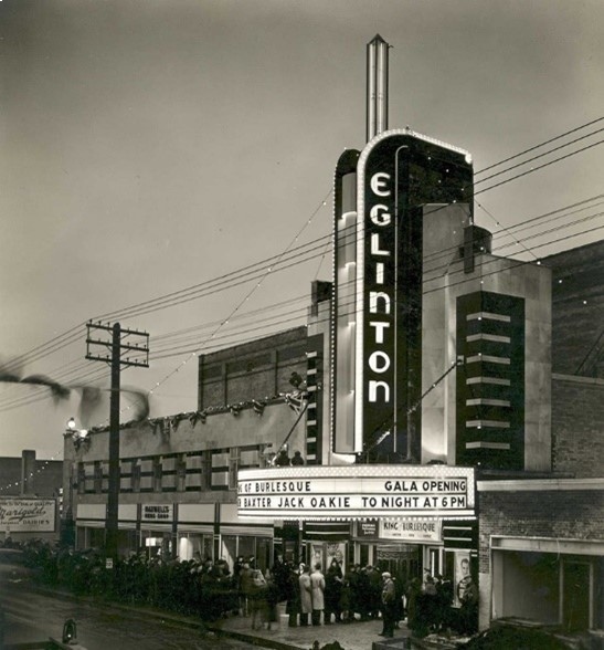 Le théâtre Eglinton à Toronto conçu par Kaplan & Sprachman, Architects, vers 1936, d'après Ontario Jewish Archives