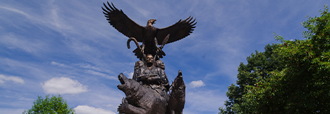 Photo of a commemorative monument depicting animals 