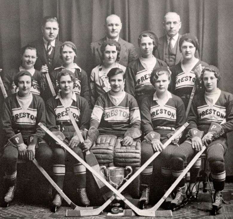 A team of women hockey players
