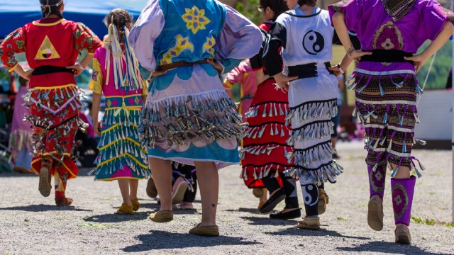 Exemplification de l'événement historique national Shiibaashka’igan – La robe à clochettes au lieu historique national d’Obadjiwan–Fort-Témiscamingue