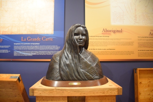 Portrait d'une femme en statue