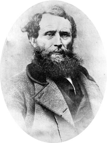 Portrait d'un homme en noir et blanc