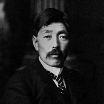 Portrait en noir et blanc d'un homme portant une moustache