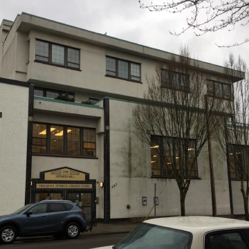 Un bâtiment sur une rue à Vancouver