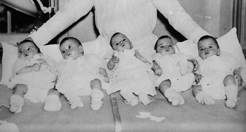 Mitchell Hepburn with Dionne Quintuplets, between 1934 and 1935. 