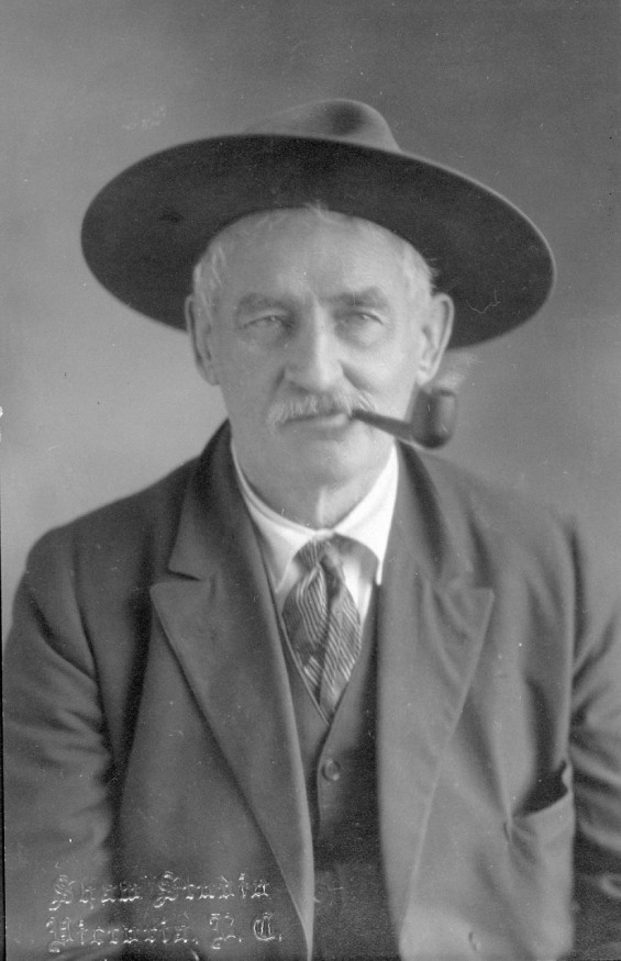 Black and white portrait of a man with a hat and pipe