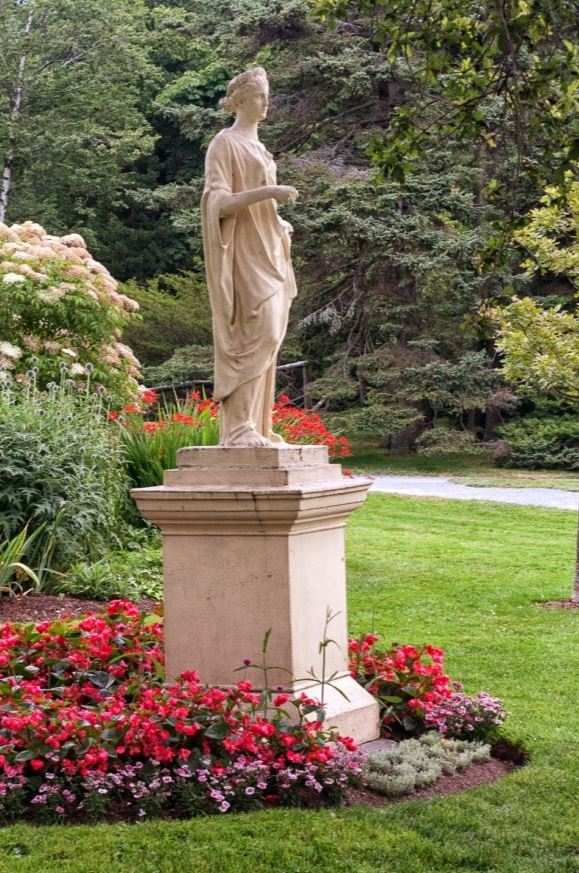 Picture of statue in a colourful garden 