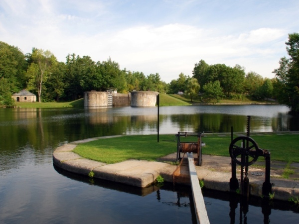 Poste d'éclusage de Jones Falls sur le canal Rideau en Ontario