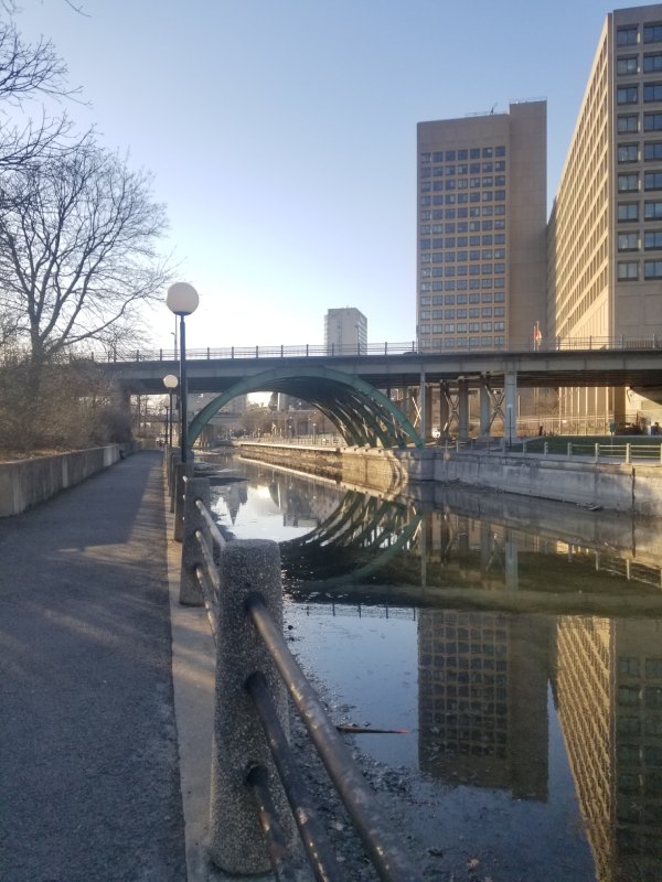 Pont de l'avenue Laurier enjambant le canal Rideau, centre-ville d'Ottawa, Ontario), 2021