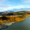 Photo aérienne d'un paysage montrant une rivière