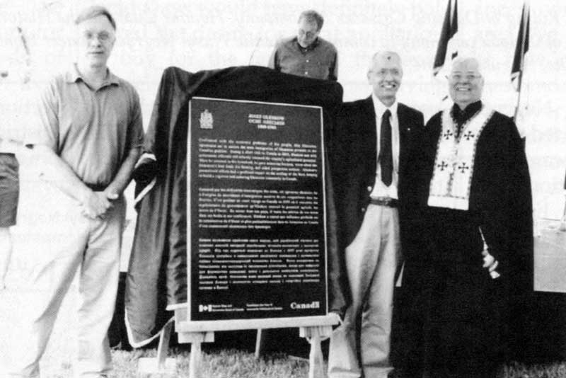 Image historique du dévoilement d'une plaque