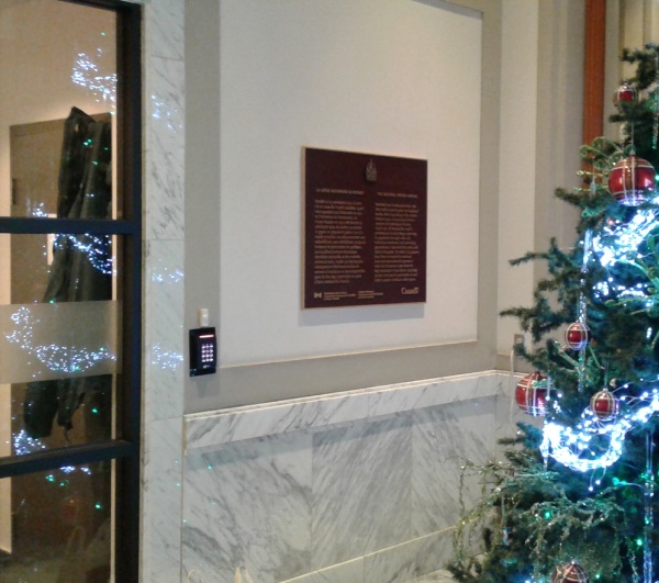 Plaque commémorative pour l'événement historique national de la Ligue nationale de hockey, installée à Montréal, Québec