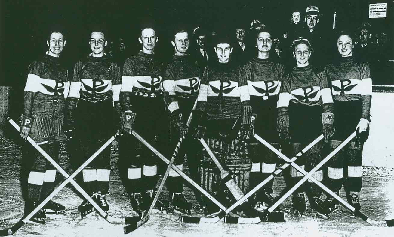 A team of women hockey players