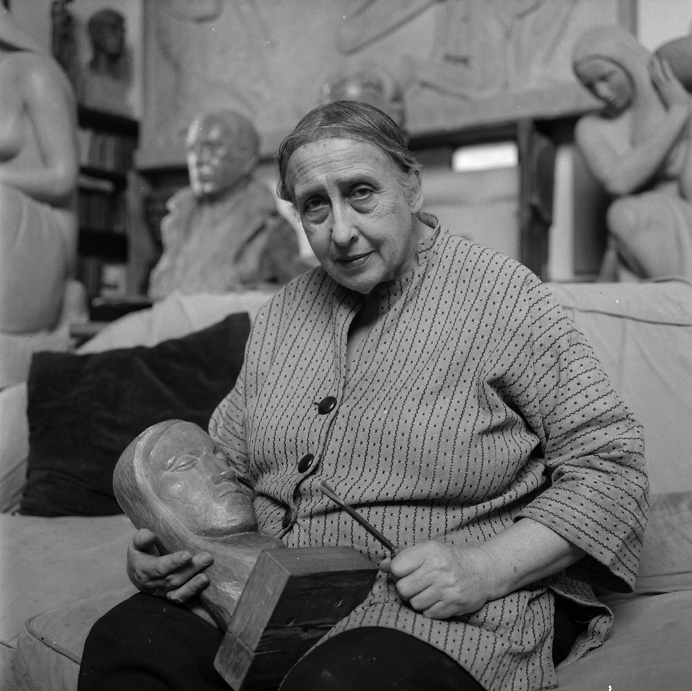 Women sculptor