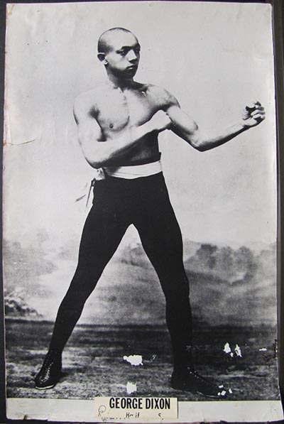 Homme en pose de boxeur