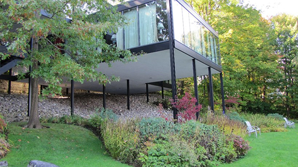 Hart Massey House, facade detail is cantilevered