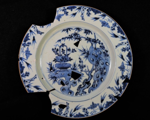 Artefact en porcelaine découvert à Louisbourg