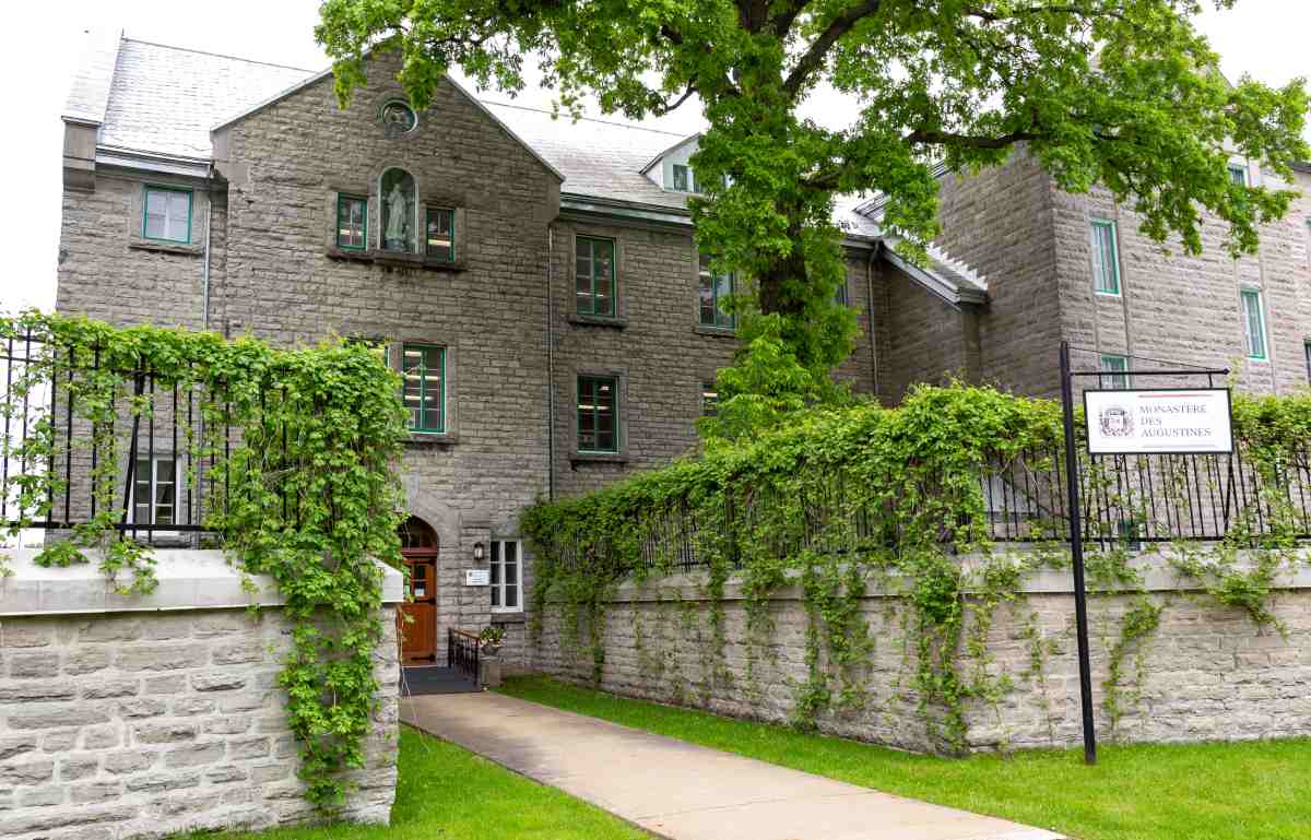 Entrance to the Hôpital-Général de Québec Monastery National Historic Site, summer 2019