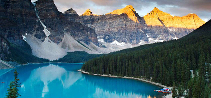 Photo of the Moraine Lake and the surrounding mountains