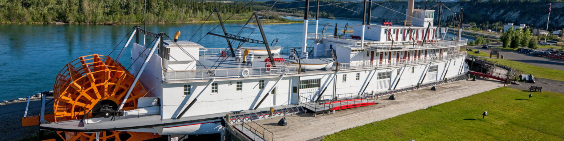 Le S.S. Klondike amarré sur le fleuve Yukon à Whitehorse.