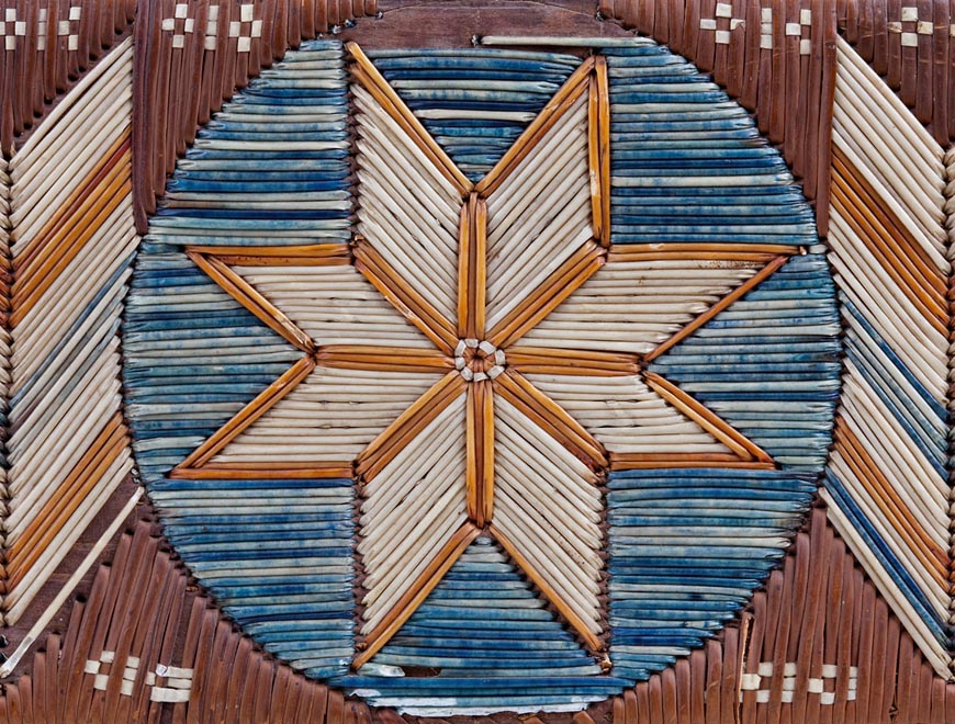 Mi’kmaq porcupine quillwork. A white star on blue background.