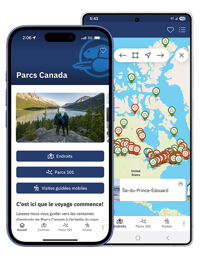 Deux téléphones intelligents affichent l’application Parcs Canada. L’un montre l’écran d’accueil avec des boutons de navigation, et l’autre affiche une carte du Canada avec des épingles indiquant divers emplacements.
