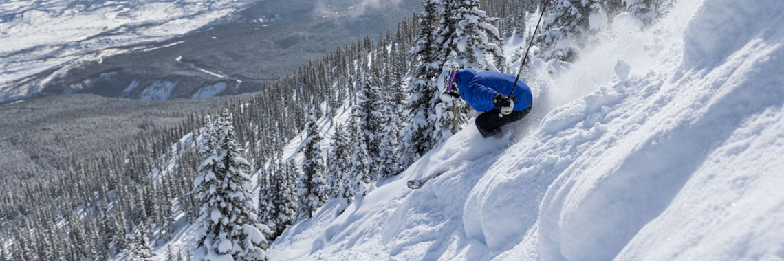 A downhill skier going down a mountain in Marmot Basin, Jasper.