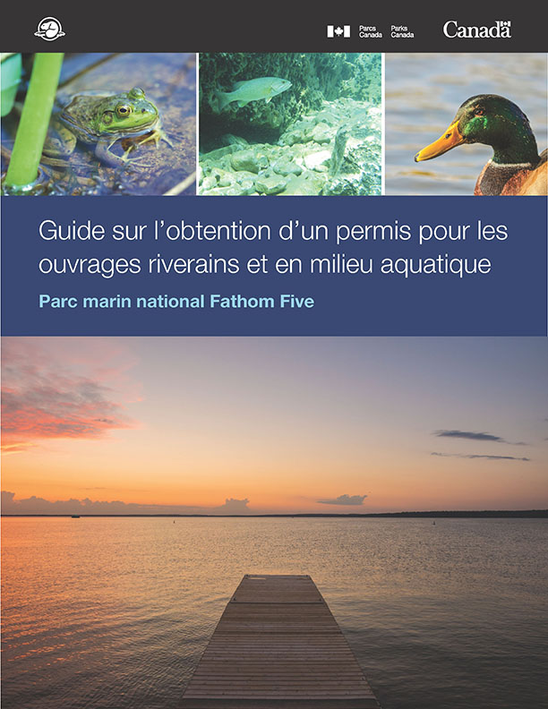 Image de couverture du guide sur l’obtention d’un permis pour les ouvrages riverains et en milieu aquatique, illustré de photos d’une grenouille, d’un canard, d’un poisson et d’un quai au coucher du soleil.