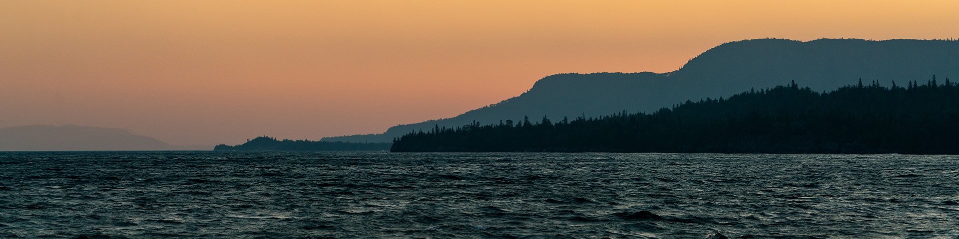 Un coucher de soleil sur les rives du lac Supérieur.