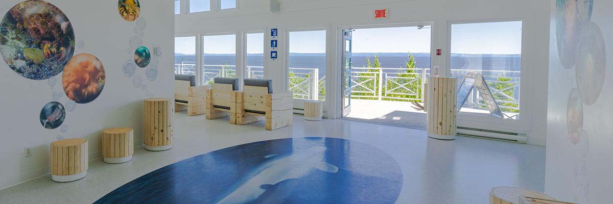 Vue d'ensemble sur l'entrée du Centre de découverte du milieu marin.