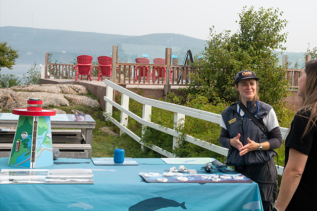 A guide-interpreter chats with a traveller.