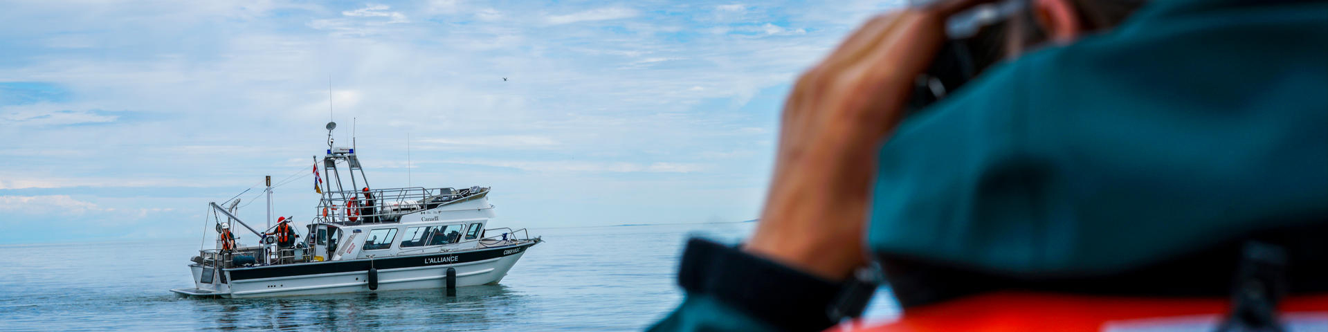 Le bateau de recherche de l'équipe de Parcs Canada au parc marin du Saguenay-Saint-Laurent.