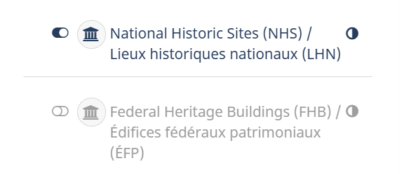 L'outil de superpositions : dans cet exemple, l'option des lieux historiques nationaux est activée plutôt que celle des édifices fédéraux du patrimoine. D'autres fonctions de l'outil sont décrites dans la légende.