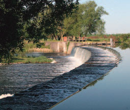 La grande courbe du barrage-voûte en pierre