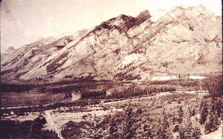 Two photos of Mount Norquay in Banff National Park. One photo was taken in 1902, and the other was taken in 1984. The 1984 photo has significantly vegetation expansion up the slopes of Mount Norquay due to fire suppression.