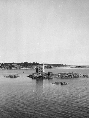 Photo en noir et blanc du phare de Fisgard dans les années 1920.