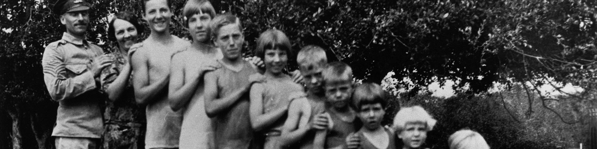 A couple with their nine children circa 1927