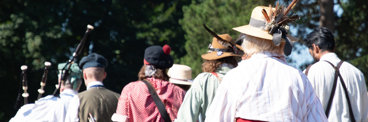 Personnel et bénévoles du Fort-Langley