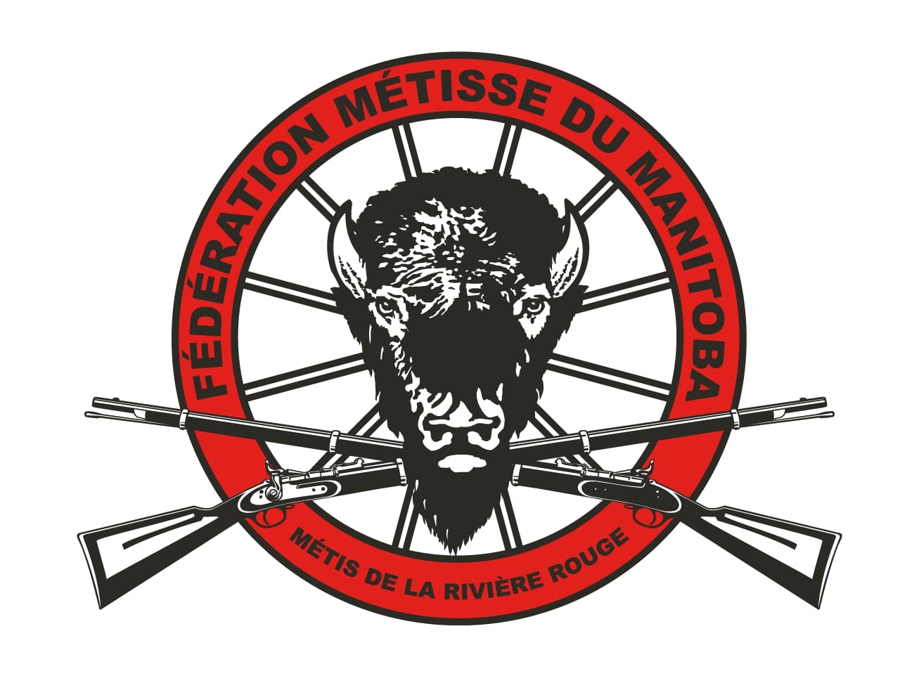 Logo de la Fédération Métisse du Manitoba : une tête de bison au centre, deux fusils croisés à la hauteur du menton, des rayons de roue entrelacés derrière, et le tout entouré d’un anneau rouge contenant le texte Fédération Métisse du Manitoba, en haut, et Métis de la rivière Rouge, en bas.