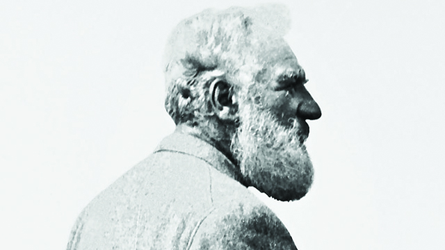 Portrait de côté d'Alexander Graham Bell.
