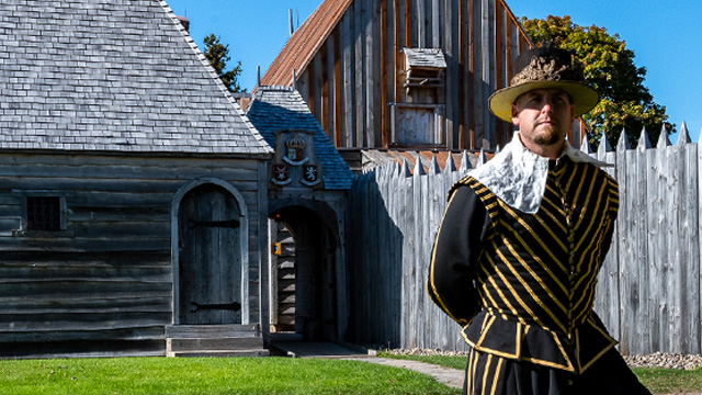 An interpreter dressed in period costume. 