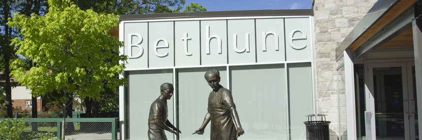 A statue of Bethune in front of the new visitor centre. 