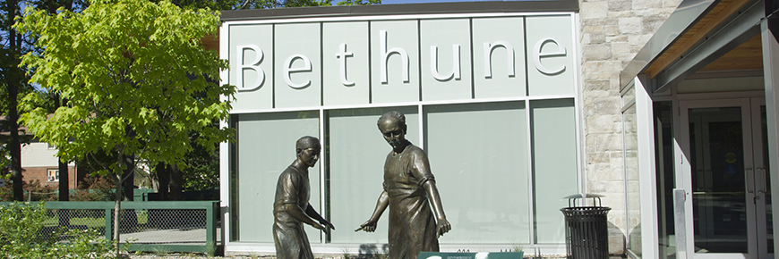 Statues outside the visitor centre. 