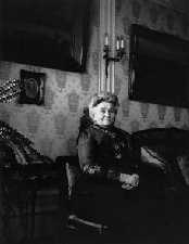 Zoé Laurier à la Maison-Laurier vers 1920