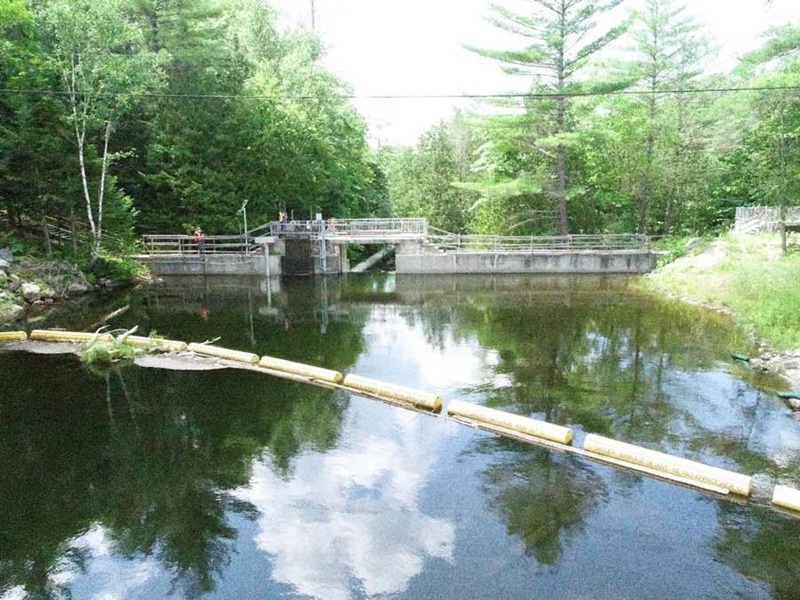 Une photo du barrage sud du lac Drag