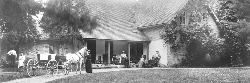  Une vieille photographie de famille et d'un cheval et d'une calèche à Woodside.